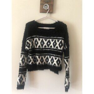 Abercrombie Kids Girls Size Medium Black White Fuzzy Soft Sweater Cropped